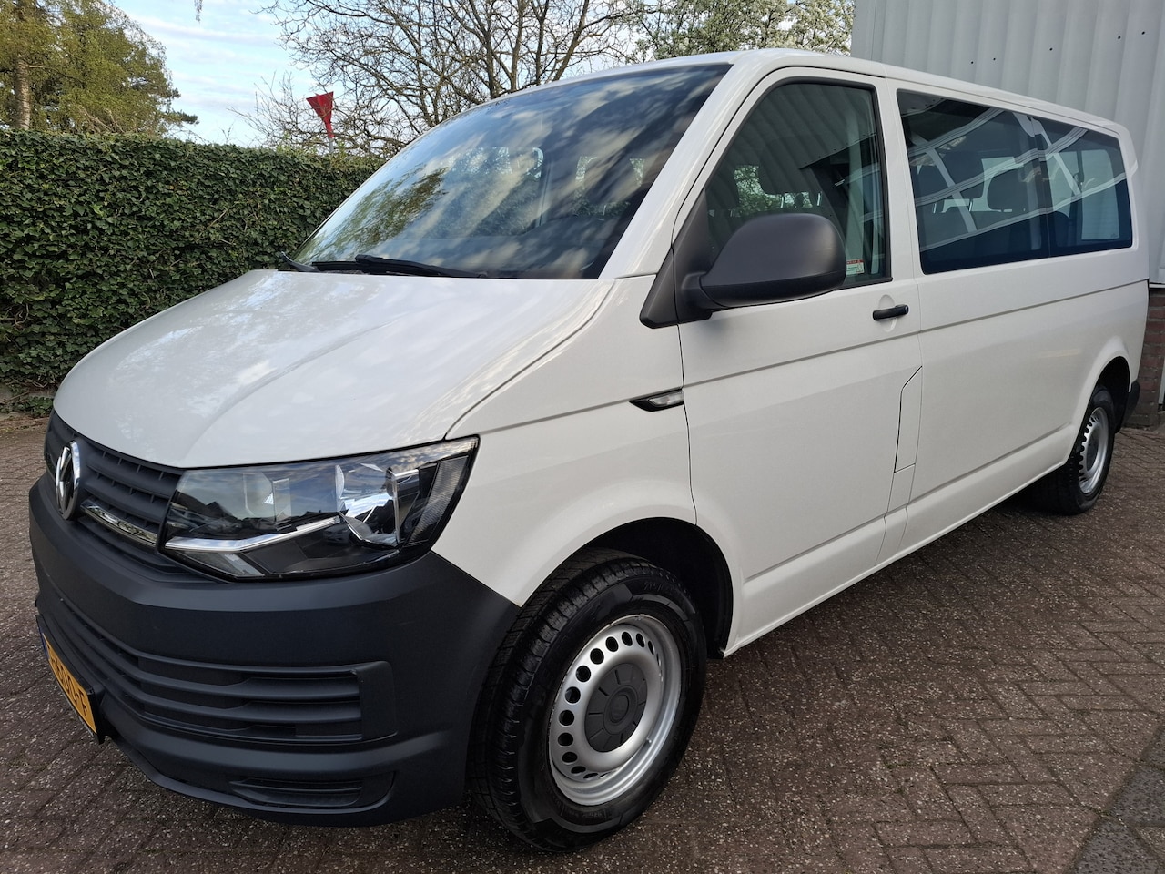 Volkswagen Transporter Kombi - 2.0 TSI L2H1 26950.- INCL BTW 9-PERSOONS BENZINE 150PK - AutoWereld.nl