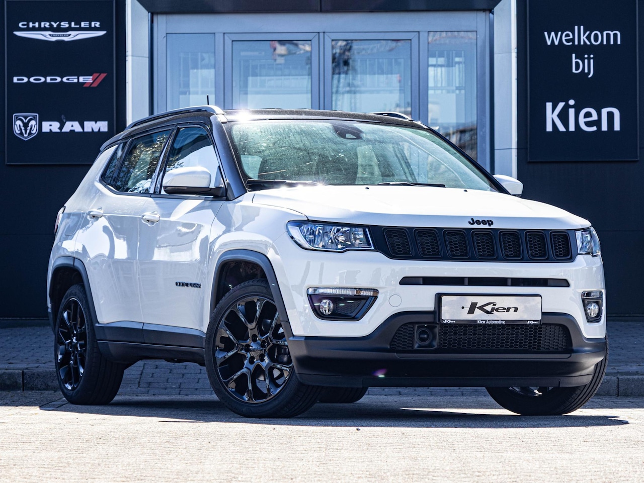 Jeep Compass - 1.3T Night Eagle Liberty Edition | Trekhaak | Achterruitrij camera | Navi | Apple Carplay - AutoWereld.nl