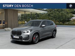 BMW X1 - xDrive25e M Sport Automaat / Panoramadak / Trekhaak / Sportstoelen / Achteruitrijcamera /
