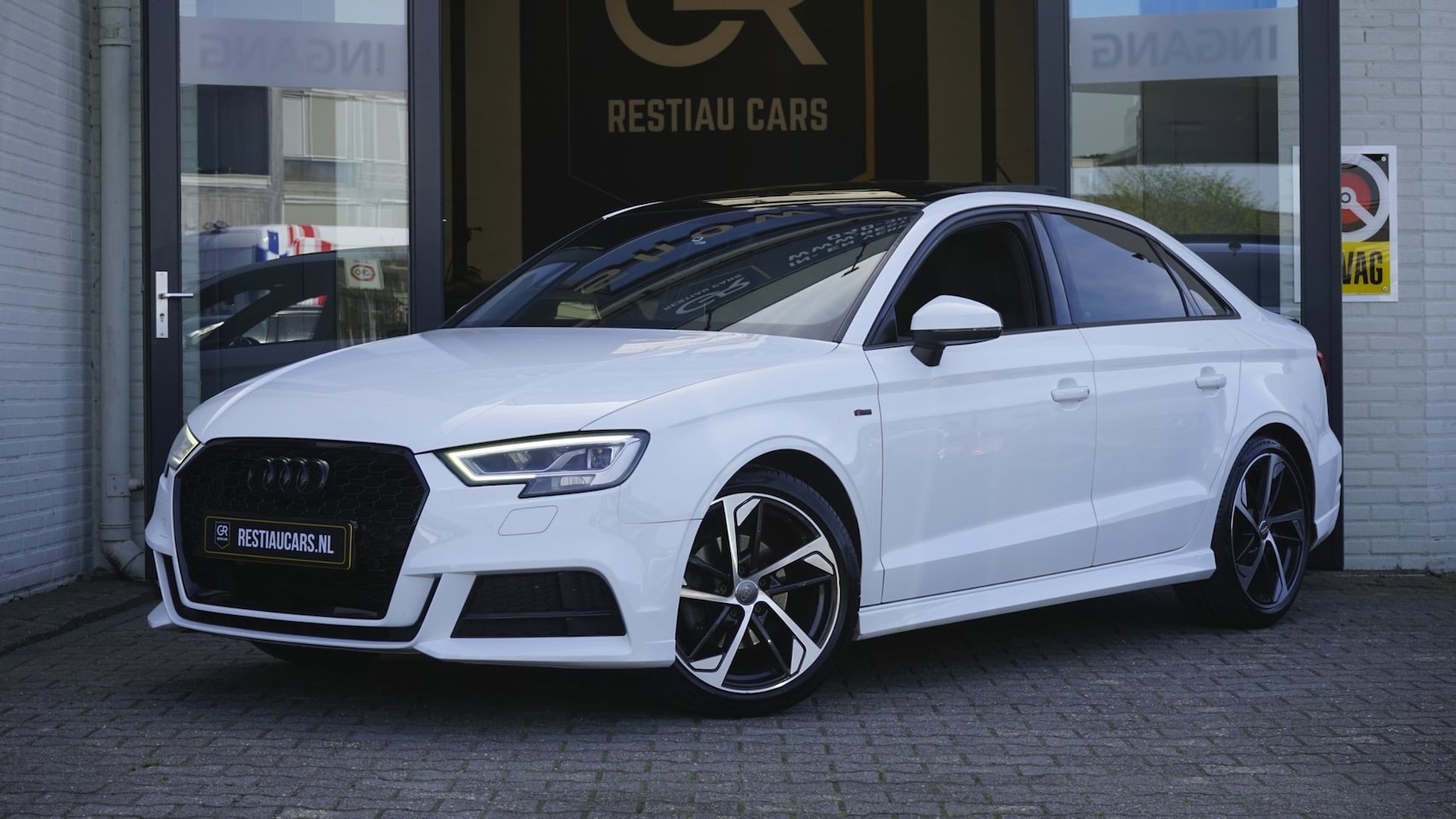 Audi A3 Limousine - 35 TFSI 3x S Line Black Optik AUTOMAAT-BANG OLUFSEN-CAMERA-KEYLESS-PANORAMA-VIRTUEEL - AutoWereld.nl