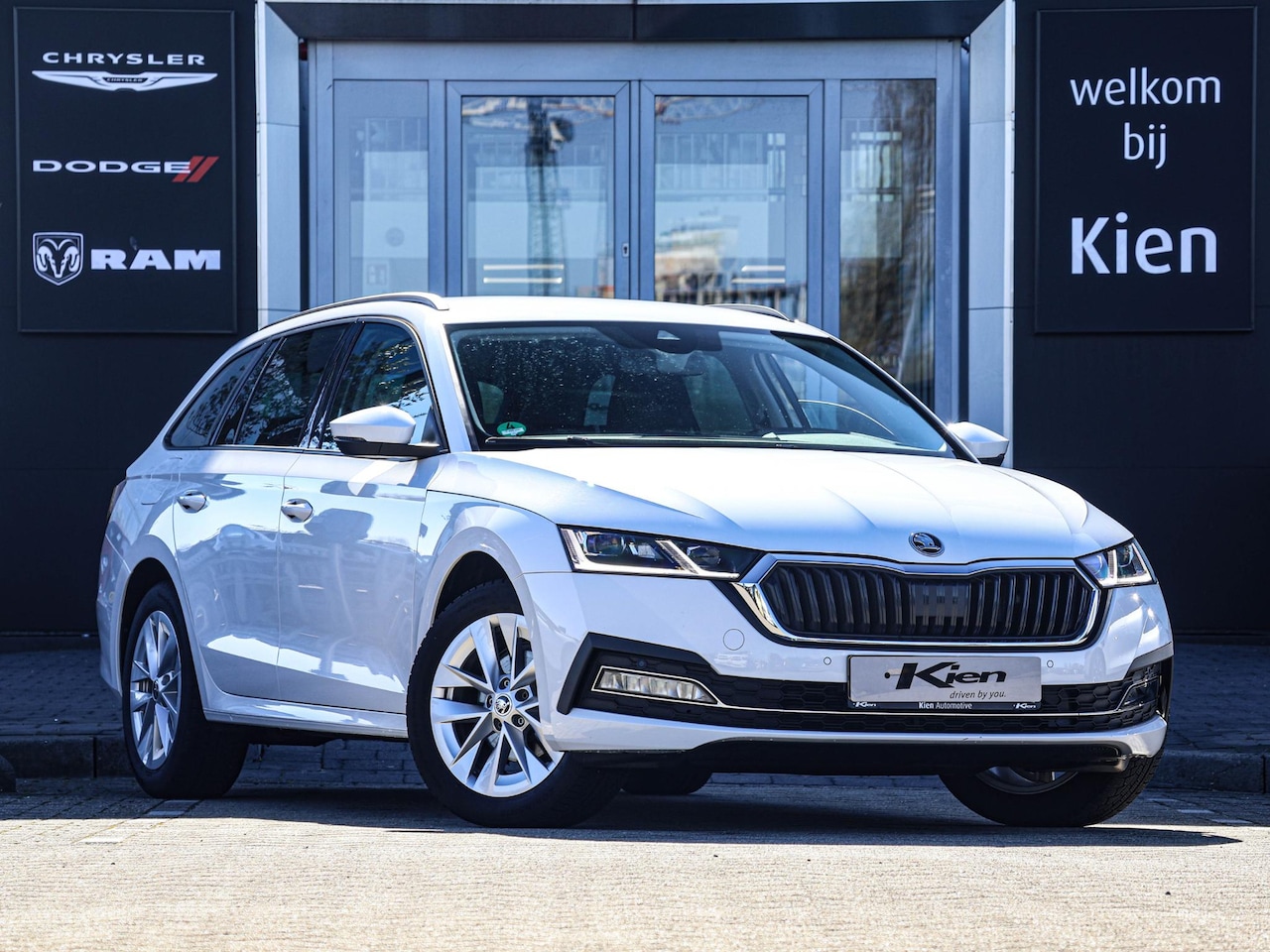 Skoda Octavia Combi - 1.5 e-TSI Business Edition Plus | Full LED | Navi | 17 INCH | - AutoWereld.nl