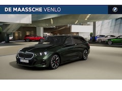 BMW 5-serie Touring - 550e xDrive M Sport Automaat / Panoramadak / Trekhaak / Bowers & Wilkins / M Multifunction
