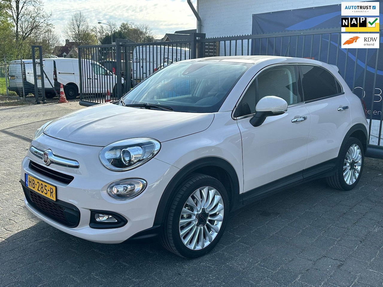 Fiat 500 X - 1.4 Turbo MultiAir Lounge / NAVIGATIE / CAMERA / KEYLESS / NAP!! - AutoWereld.nl