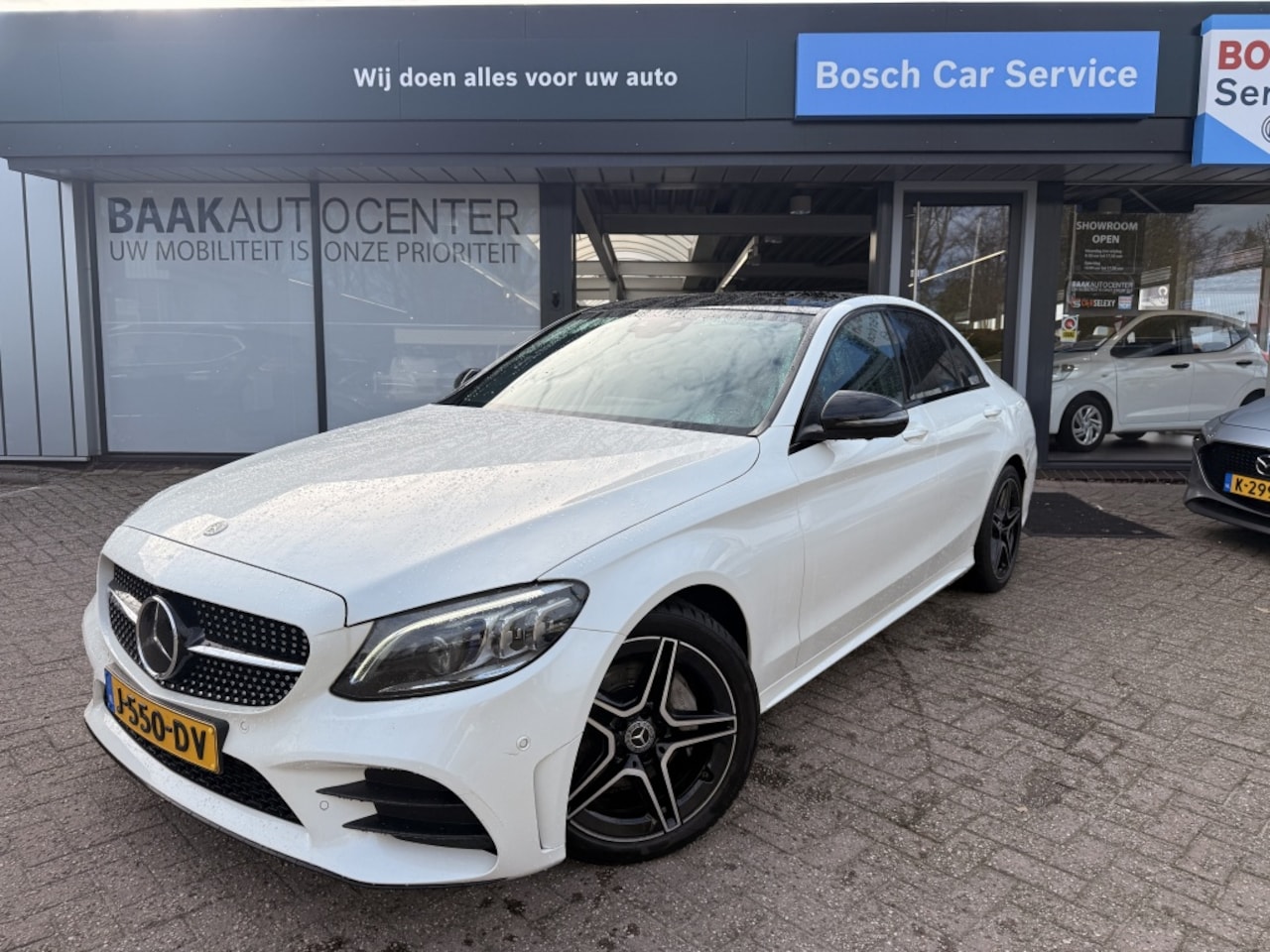 Mercedes-Benz C-klasse - 180 Business Solution AMG | Pano | Trekhaak - AutoWereld.nl