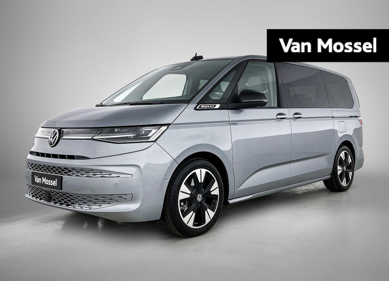 Volkswagen Multivan - 1.5 eHybrid L2 Bulli Edition 4Motion 245PK | Automaat | Trekhaak | Elektrische Schuifdeure - AutoWereld.nl