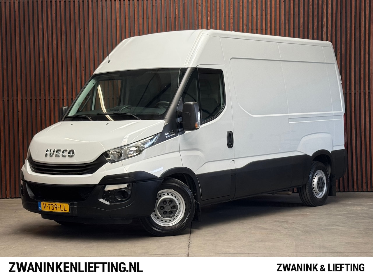 Iveco Daily - 35S16V 2.3 H2 AUT CAMERA-CRUISE-TREKHAAK-DAB+ - AutoWereld.nl