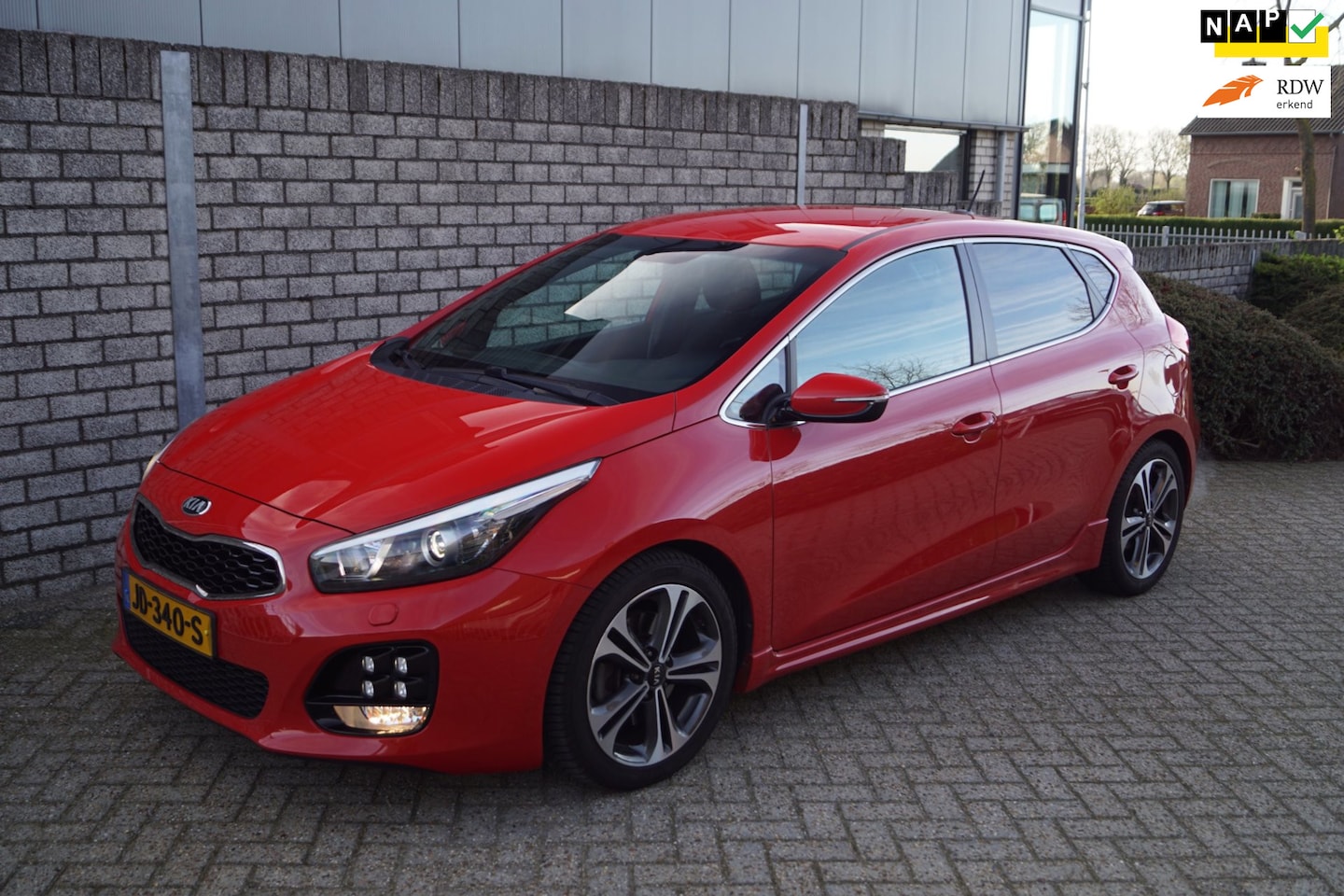Kia Cee'd - 1.0 T-GDi GT-Line 120PK Sportst Stoel/Stuurverw Navi Camera Clima Xenon Cruise PDC LMV ENZ - AutoWereld.nl