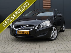 Volvo V60 - 2.0 T5 Automaat Momentum Airco Cr-Control 240PK