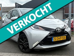 Toyota Aygo - 1.0 VVT-i x-play | Lederen bekleding | A.Camera | Trekhaak | Stoelverwarming |