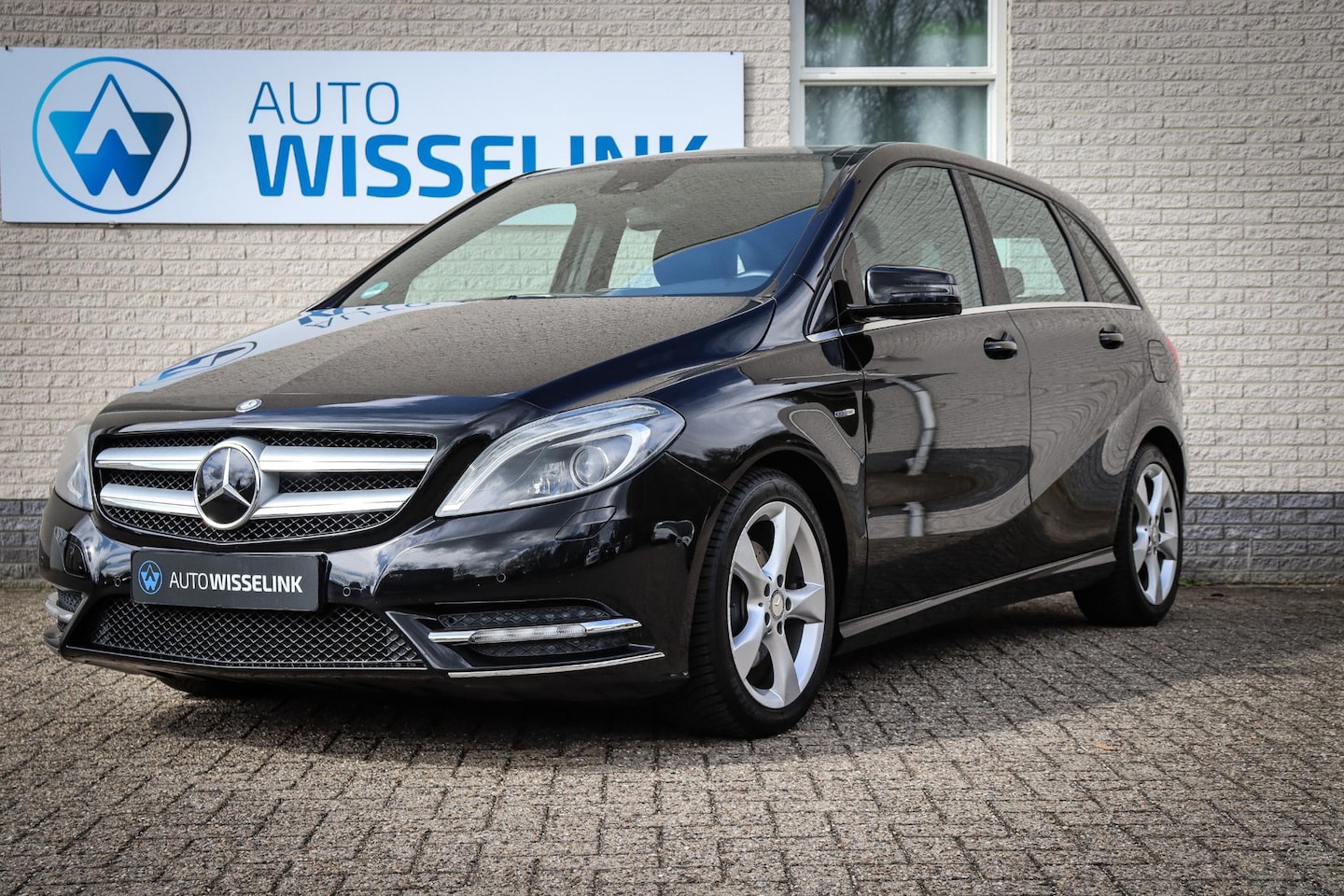Mercedes-Benz B-klasse - 180 Ambition Panoramadak/Leer/Navi - AutoWereld.nl