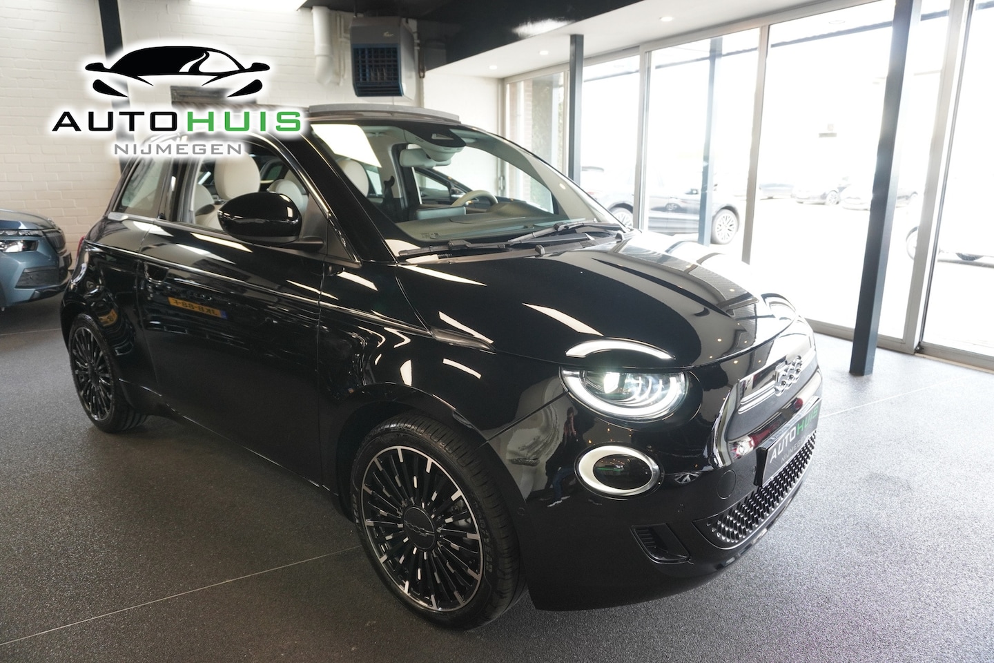 Fiat 500 C - La Prima 42 kWh Cabriolet 360 Camera Lederen bekleding lm velgen Navigatie - AutoWereld.nl