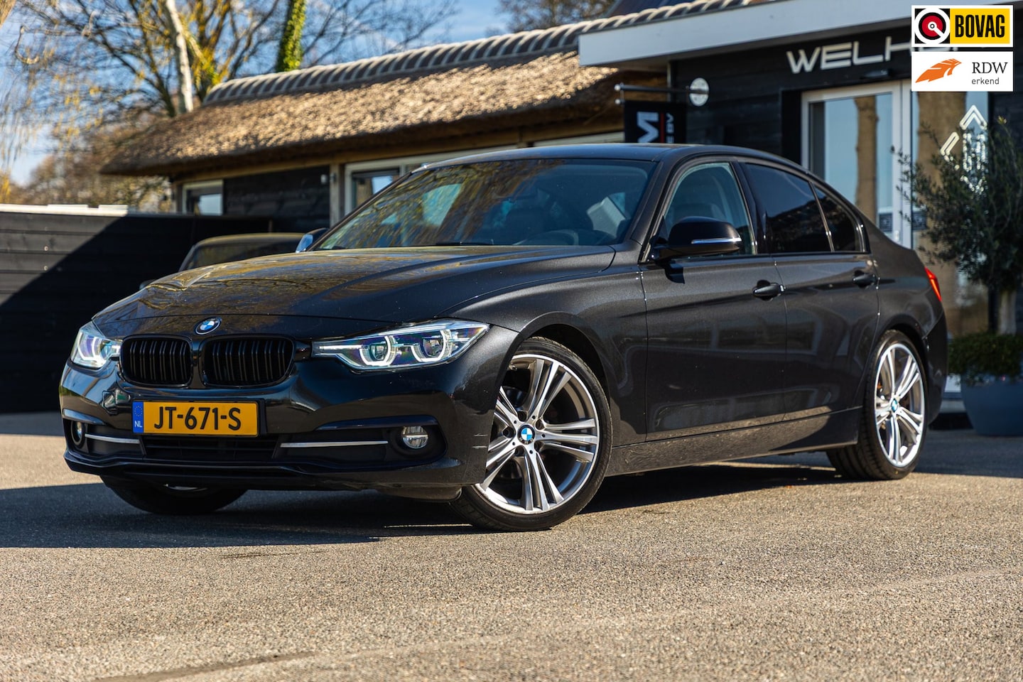 BMW 3-serie - 320d I Sport I Leder I F1 flippers I BT audio I groot navigatie I Trekhaak I - AutoWereld.nl