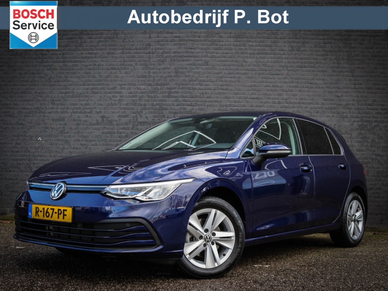 Volkswagen Golf - 1.5 eTSI Life Business van 26.950 v. 23.950,- - AutoWereld.nl