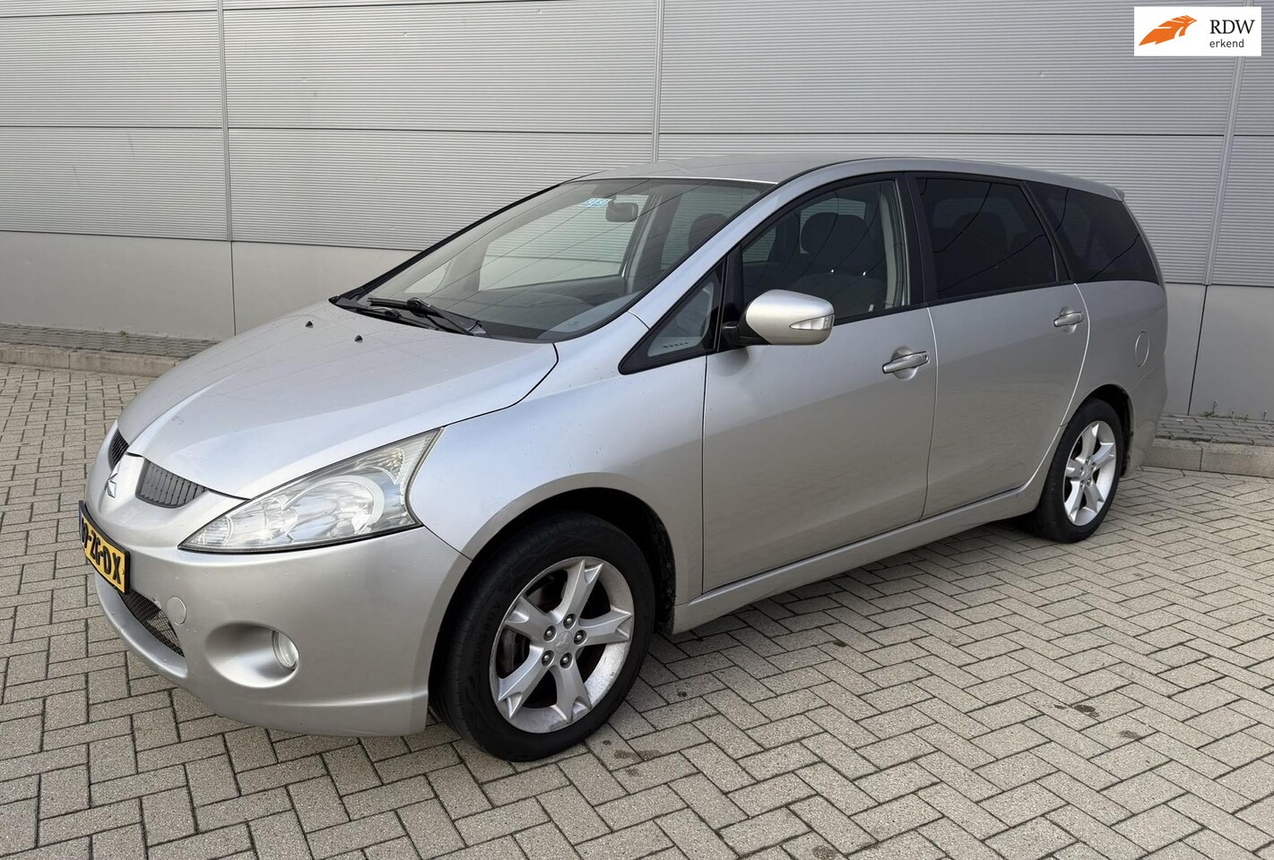 Mitsubishi Grandis - 2.4-16V Intense 2.4-16V Intense - AutoWereld.nl