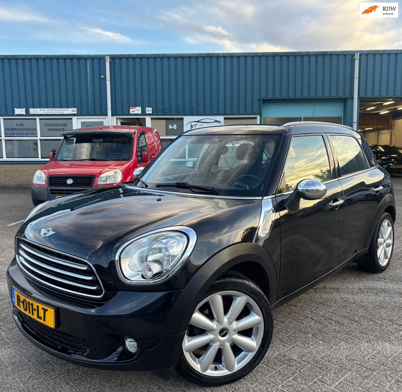 MINI Countryman - Mini 1.6 One |Stoelverwarming|LM Velgen|EL Ramen|Airco|Nieuwe APK| - AutoWereld.nl