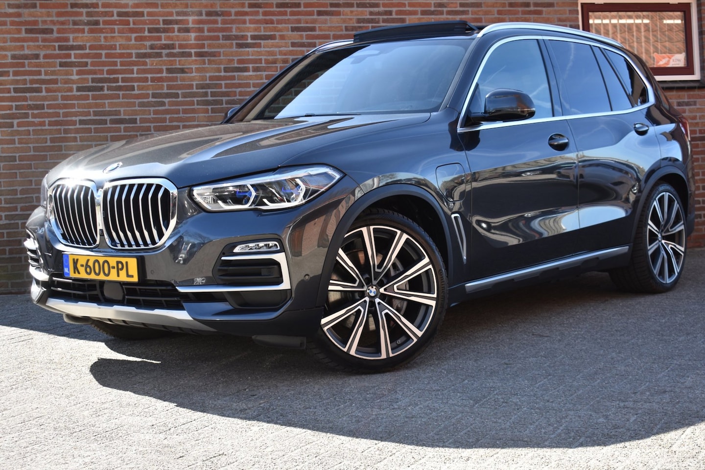 BMW X5 - XDrive45e High Executive '21 SOH 87,7% Laserlight Pano Individual Pano Leder Clima Navi Cr - AutoWereld.nl