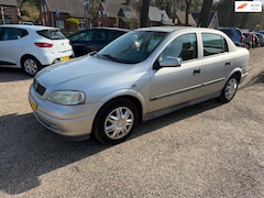 Opel Astra - 1.6-16V Club automaat advertentie lezen