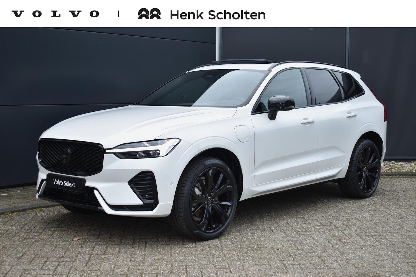 Volvo XC60 - T6 Plug-in hybrid AWD Plus Black Edition | Panoramadak | Verwarmbare voorstoelen en achter - AutoWereld.nl