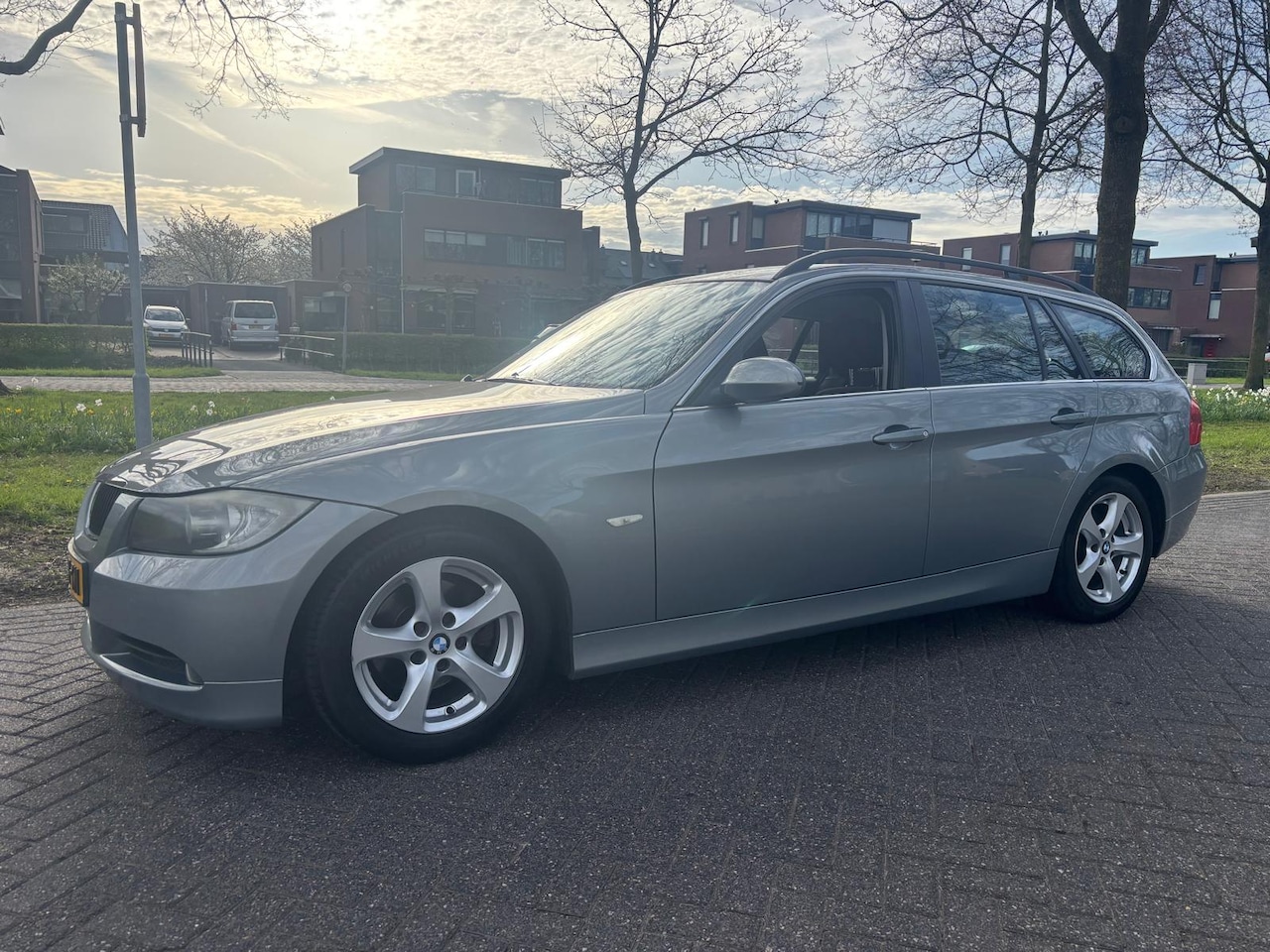 BMW 3-serie Touring - 320i High Executive 320i High Executive - AutoWereld.nl
