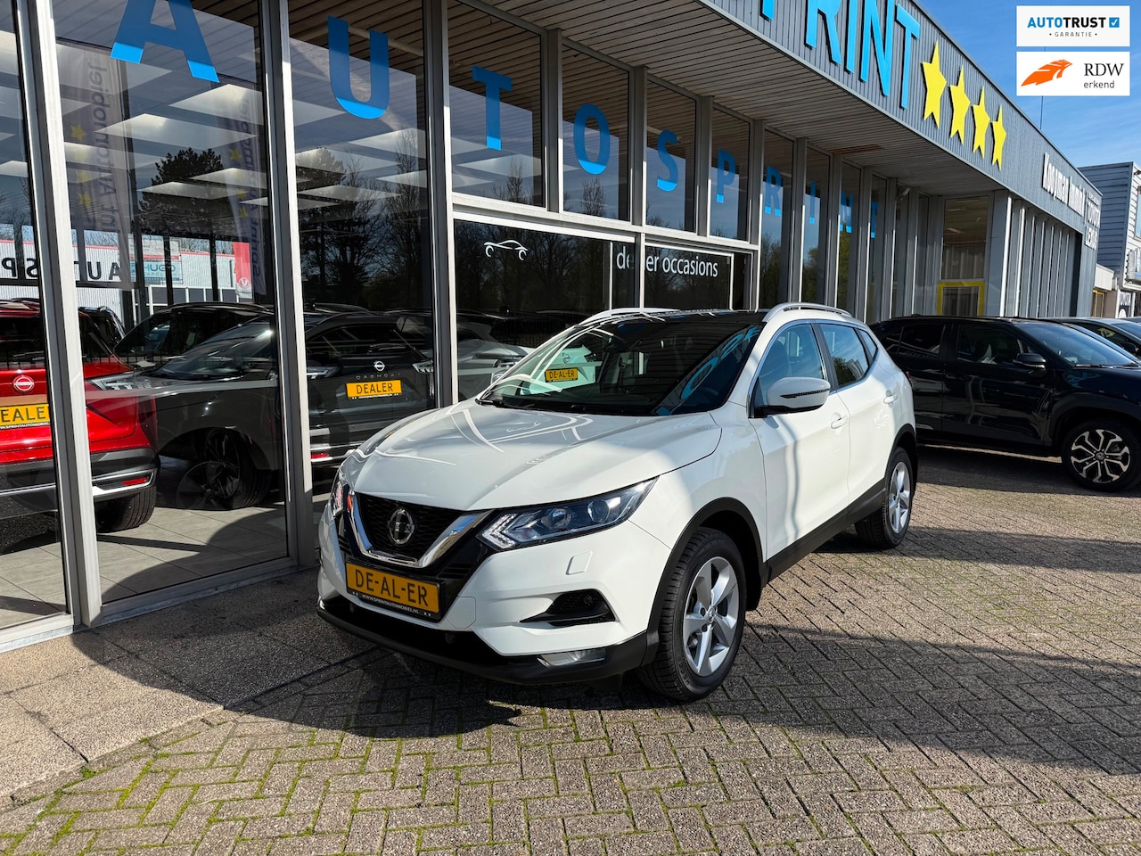 Nissan Qashqai - 1.3 DIG-T N-Connecta 140PK / PANORAMADAK / NAVIGATIE / TREKHAAK - AutoWereld.nl