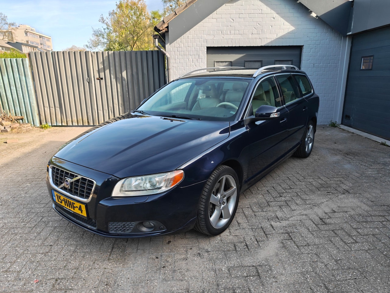 Volvo V70 - 3.2 SummumStoelverwarming,Airco,Cruise control,Parking system,Elektrische stoelen - AutoWereld.nl
