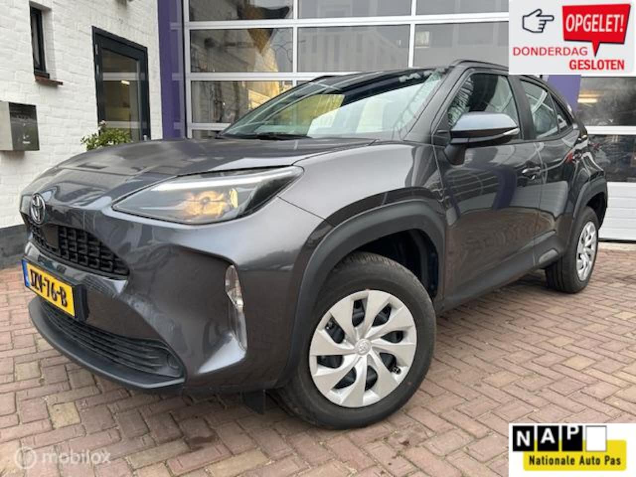 Toyota Yaris Cross - 1.5 Hybrid * NAVIGATIE * AUTOMAAT * PDC * - AutoWereld.nl