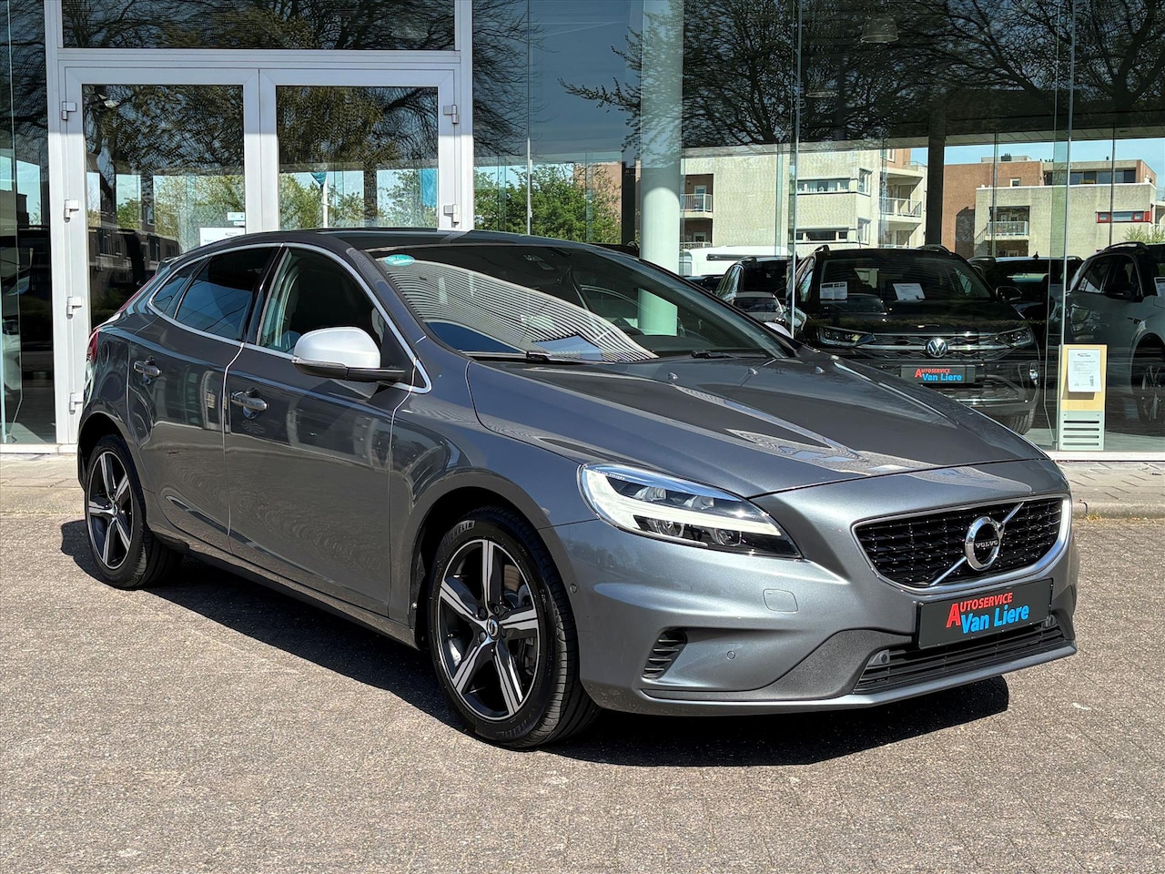 Volvo V40 - 1.5 T3 152PK Geartronic Polar+ Sport| Trekhaak| Panodak| Navi|Cruise| Rijklaarprijs incl g - AutoWereld.nl