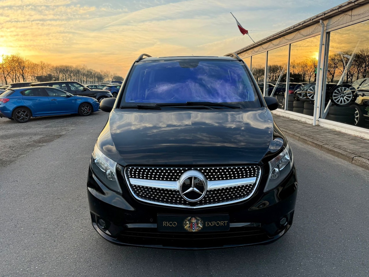 Mercedes-Benz Vito - 114 AUT XL 2XDoors + VIP Edition! XL! - AutoWereld.nl