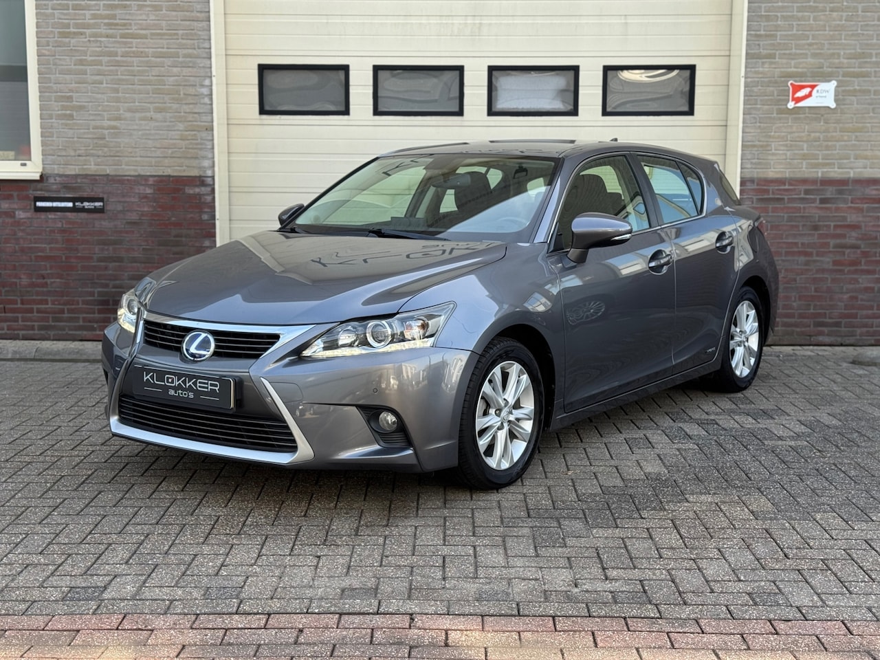 Lexus CT 200h - Business Line Navigatie|Parkeersensoren V+A|Dealer onderhouden - AutoWereld.nl