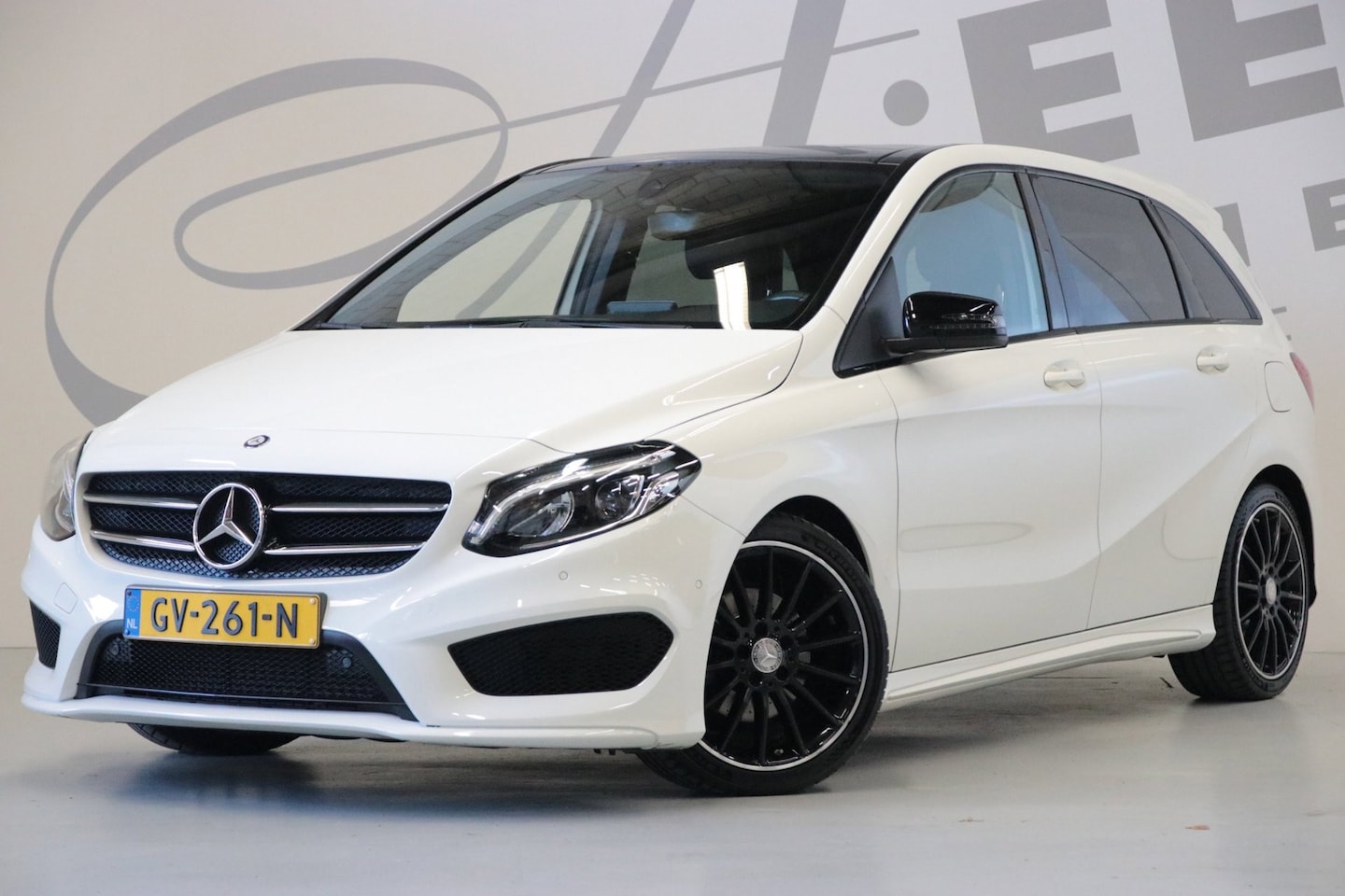 Mercedes-Benz B-klasse - 180 AMG-styling/Nightpakket/NAP/Origineel NL - AutoWereld.nl