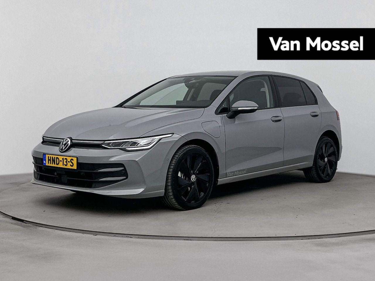 Volkswagen Golf - 1.5 eHybrid Life Edition 204PK | Camera | Stoel+stuur verwarming | Carplay | Parkeersensor - AutoWereld.nl