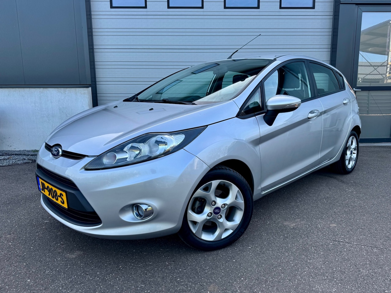 Ford Fiesta - 1.4 Titanium / Automaat / Airco - AutoWereld.nl