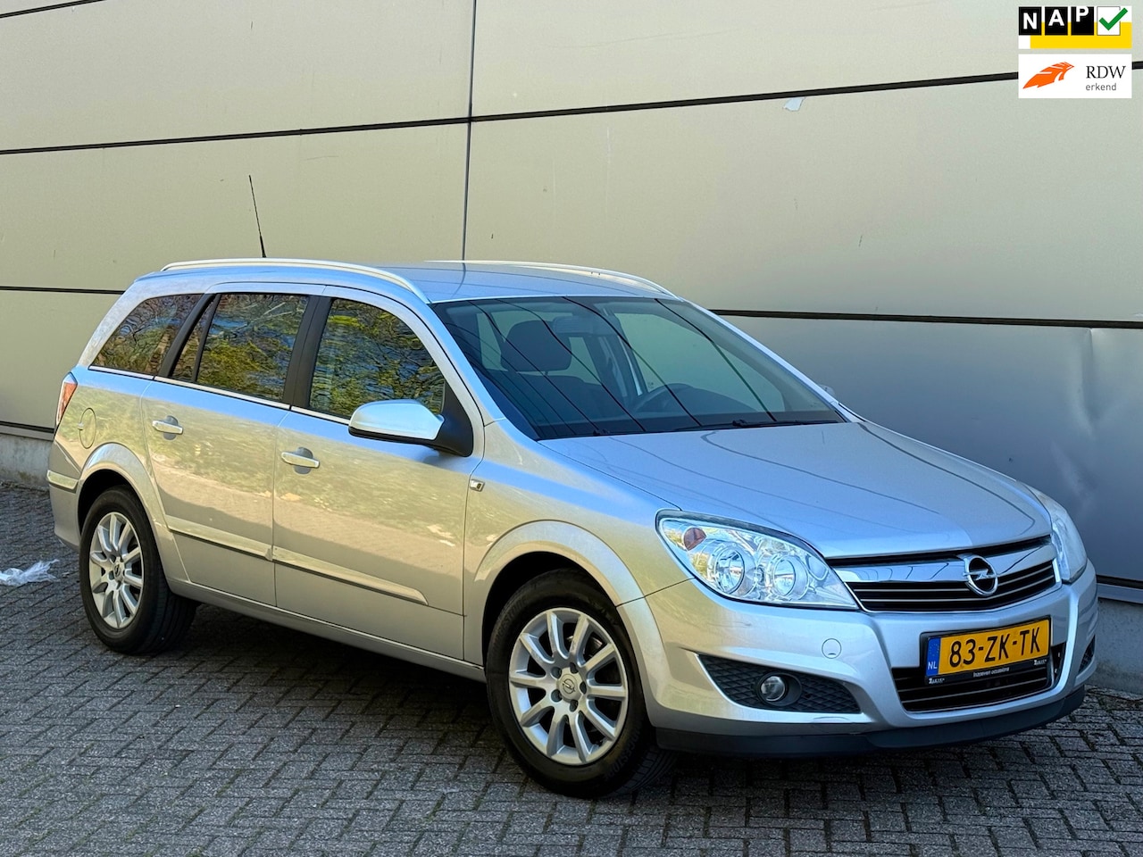 Opel Astra Wagon - 1.6 Temptation Airco | Cruise | Stuurbed | Park Sensor | Trekhaak | - AutoWereld.nl