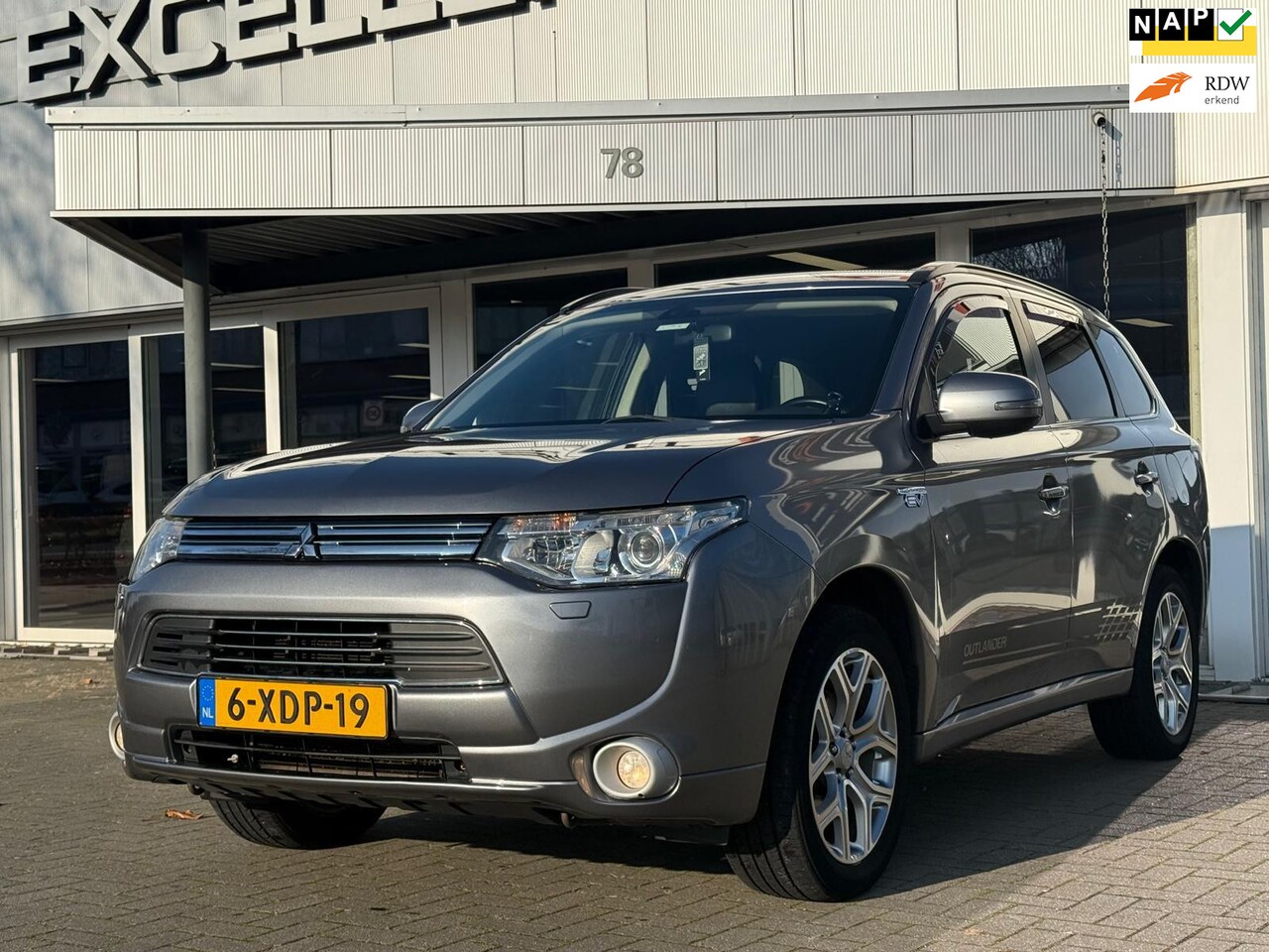 Mitsubishi Outlander - 2.0 PHEV Executive Edition 2.0 PHEV Executive Edition - AutoWereld.nl