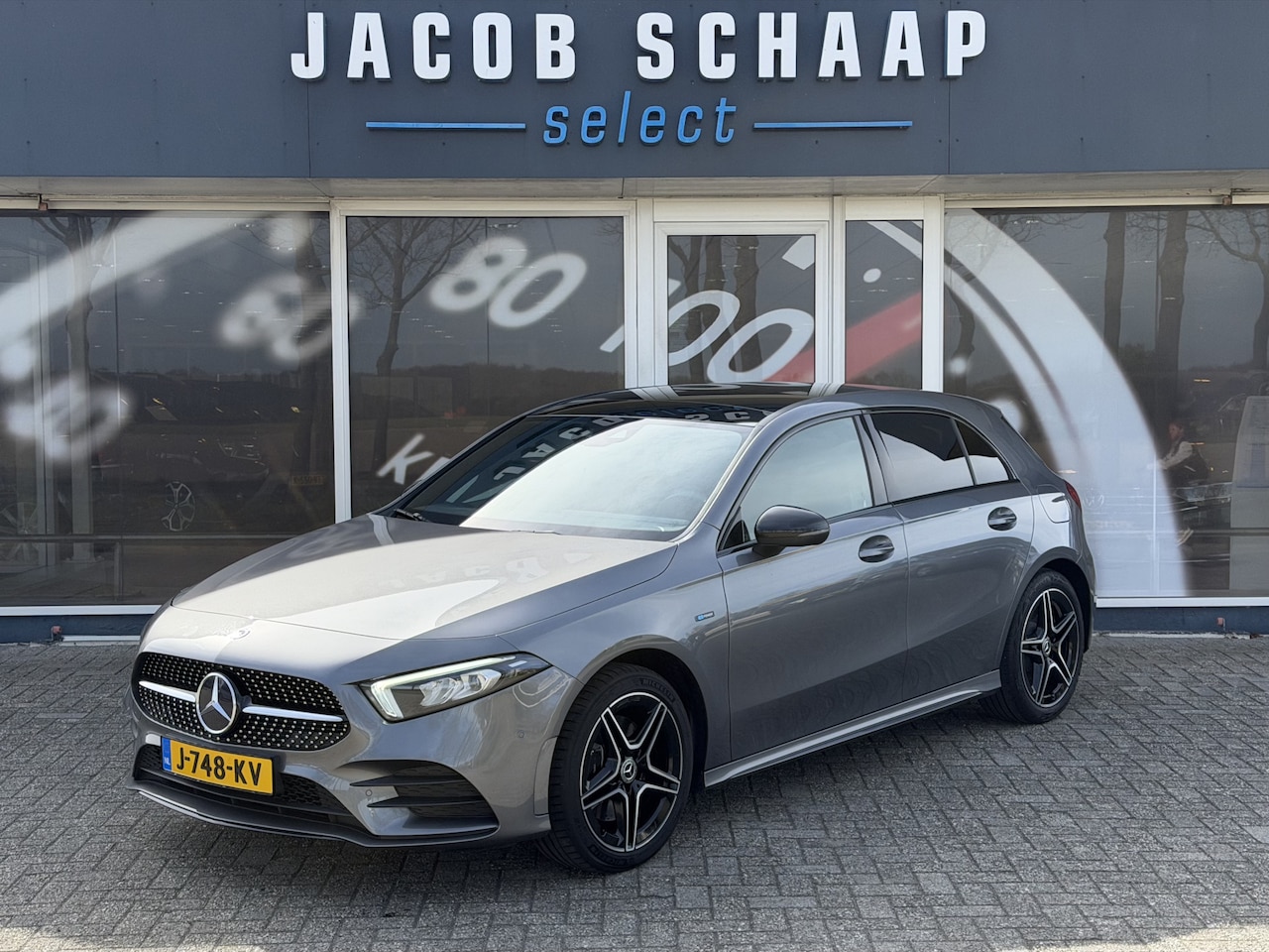 Mercedes-Benz A-klasse - 250 e Business Solution AMG / Schuif- kanteldak / Camera / Sensoren V+A / Multimedia / 18' - AutoWereld.nl