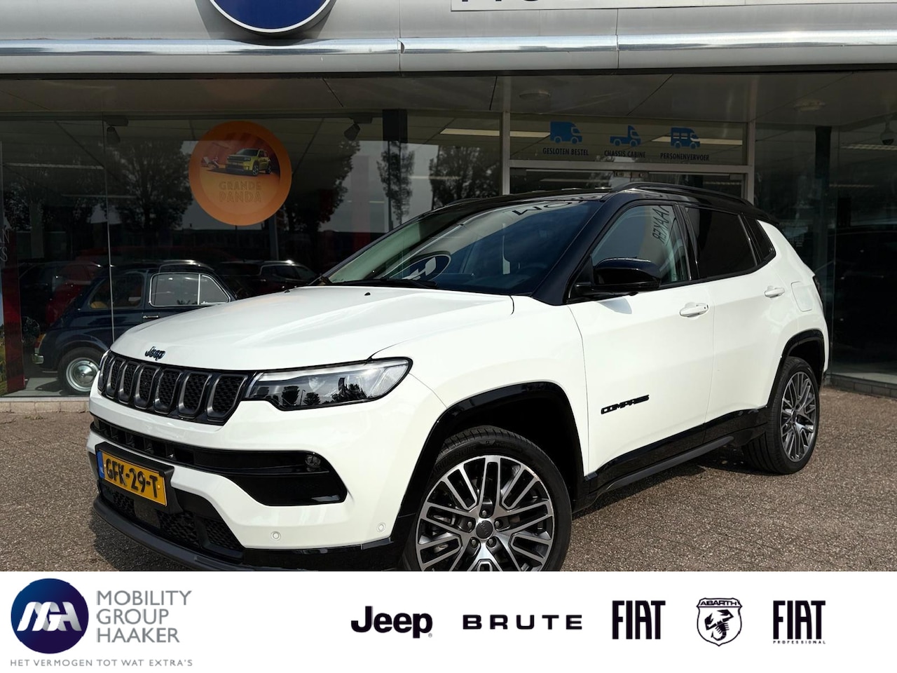Jeep Compass - 4xe 240 Plug-in Hybrid Electric Summit | Apple-Android | Parkeercamera | Leder bekleding - AutoWereld.nl