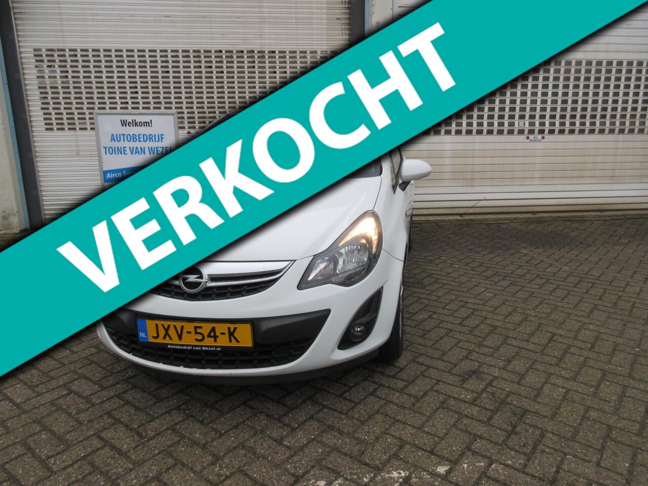 Opel Corsa - 1.2-16V Anniversary Edition airco cruise navi - AutoWereld.nl