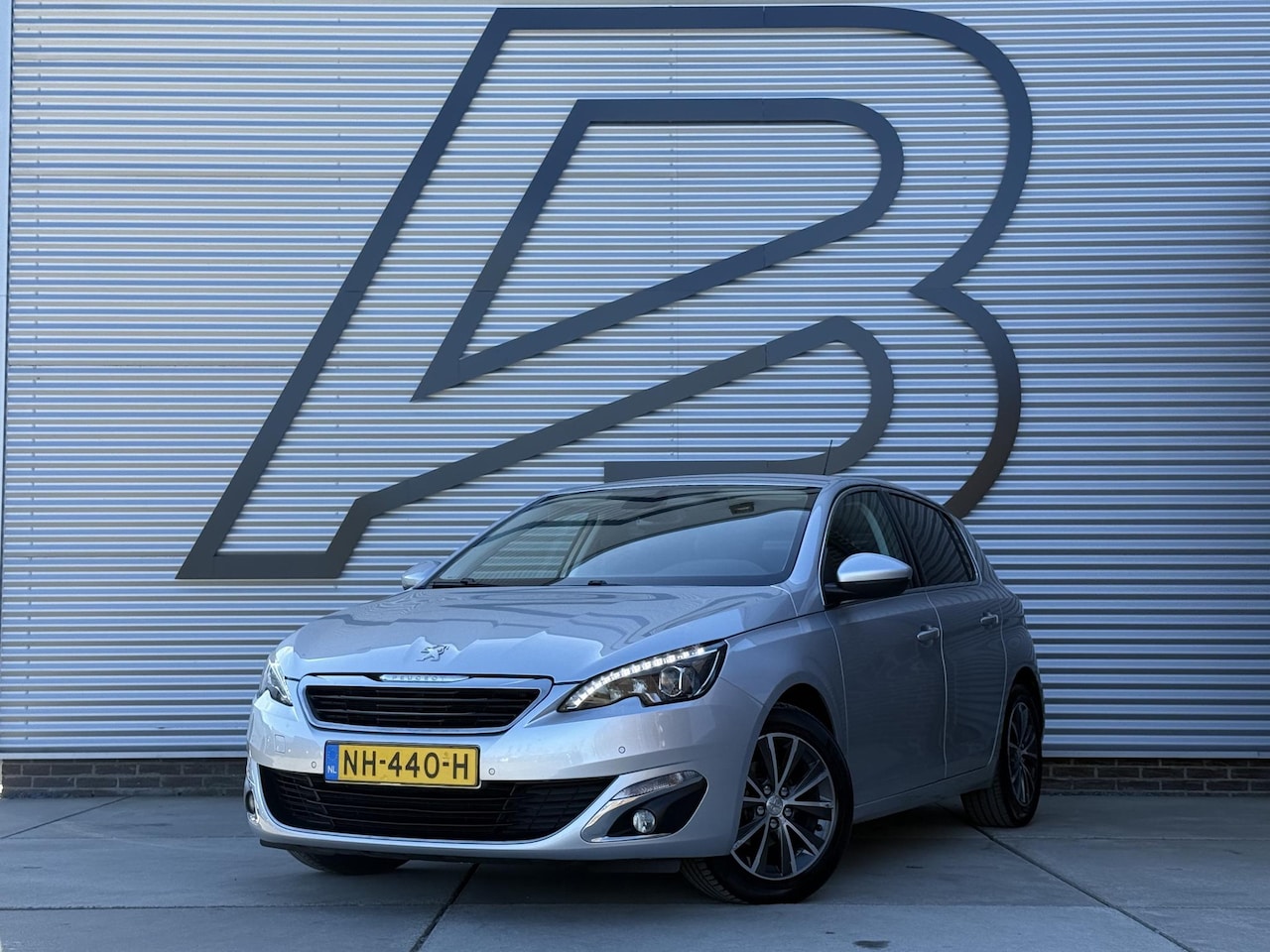 Peugeot 308 - 1.2 PureTech Allure 2e Eigenaar|Navi|Clima|Cruise|PDC|N.A.P|APK tot 02-2027 - AutoWereld.nl