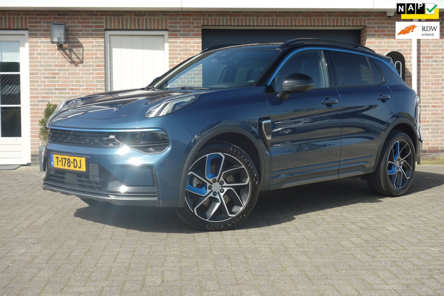 Lynk & Co 01 - 1.5 lichte zijschade - AutoWereld.nl