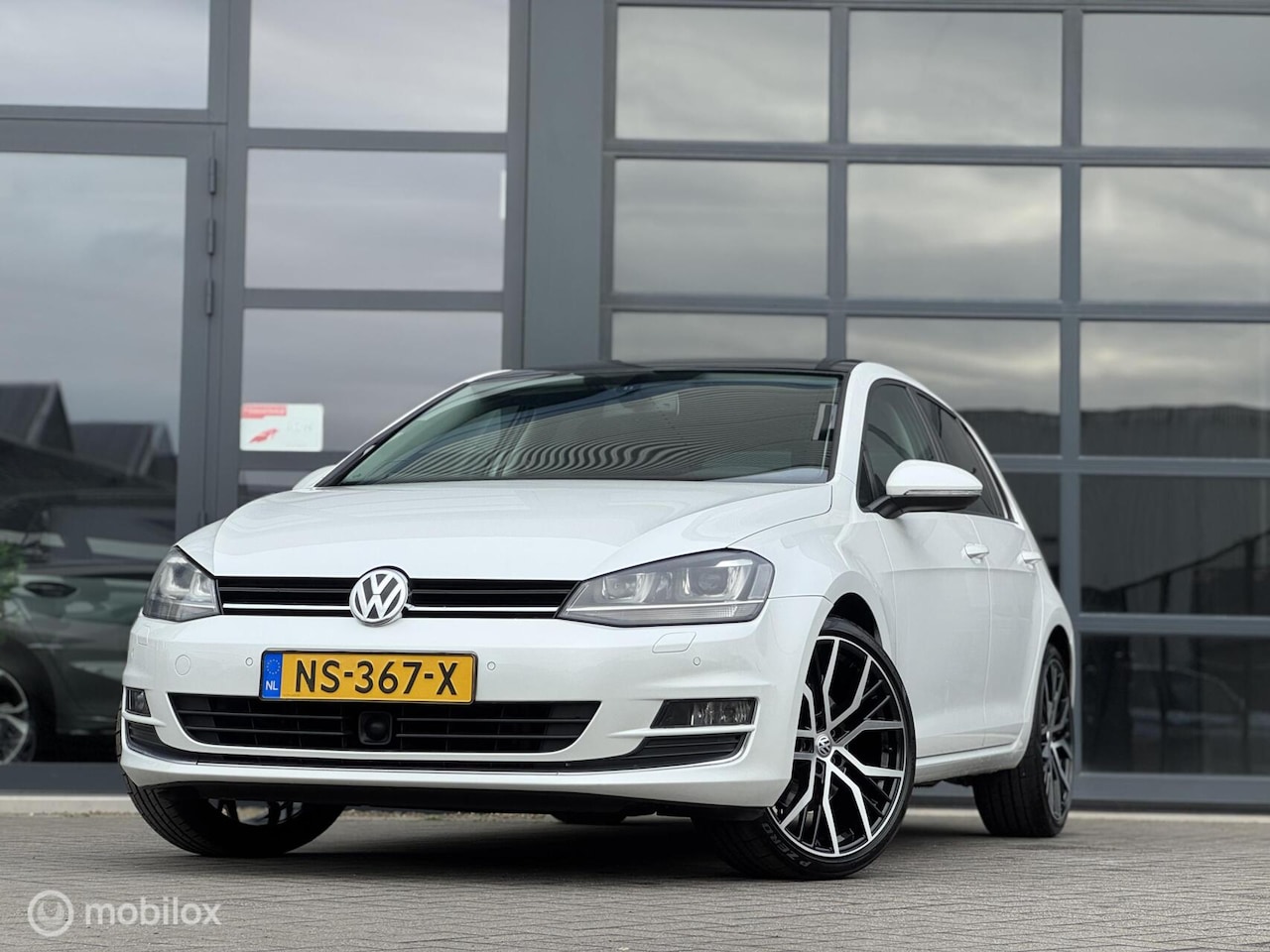 Volkswagen Golf - 1.4 TSI HIGHLINE / DSG / PANO / DMS / ACC - AutoWereld.nl
