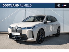 BMW iX - xDrive60 M Sport / Trekhaak / Comfort Access / Soft-Close / Adaptieve LED / Harman Kardon