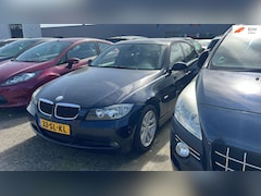 BMW 3-serie - 320i High Executive