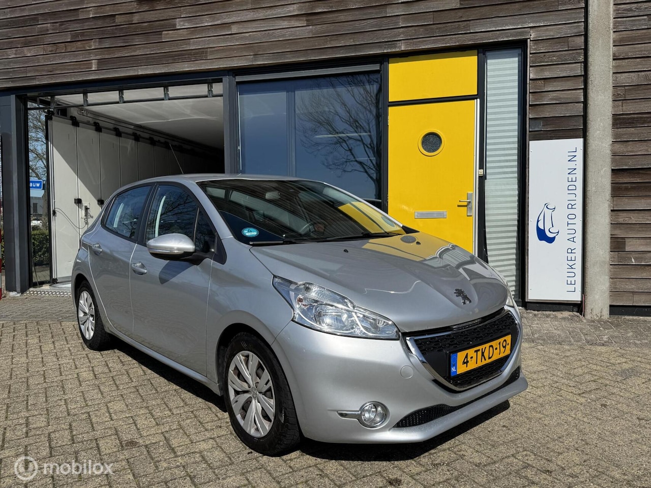 Peugeot 208 - 1.2 E-VTi ENVY AUTOMAAT 6MND GARANTIE NETTE AUTO - AutoWereld.nl