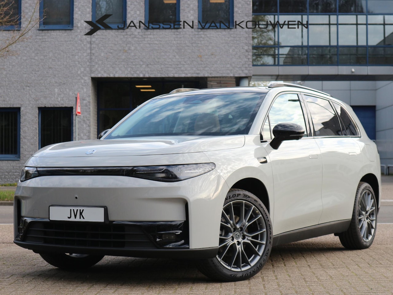 Leapmotor C10 - Design 69.9 kWh / 360 Camera / Tundra Grey / Panoramadak - AutoWereld.nl