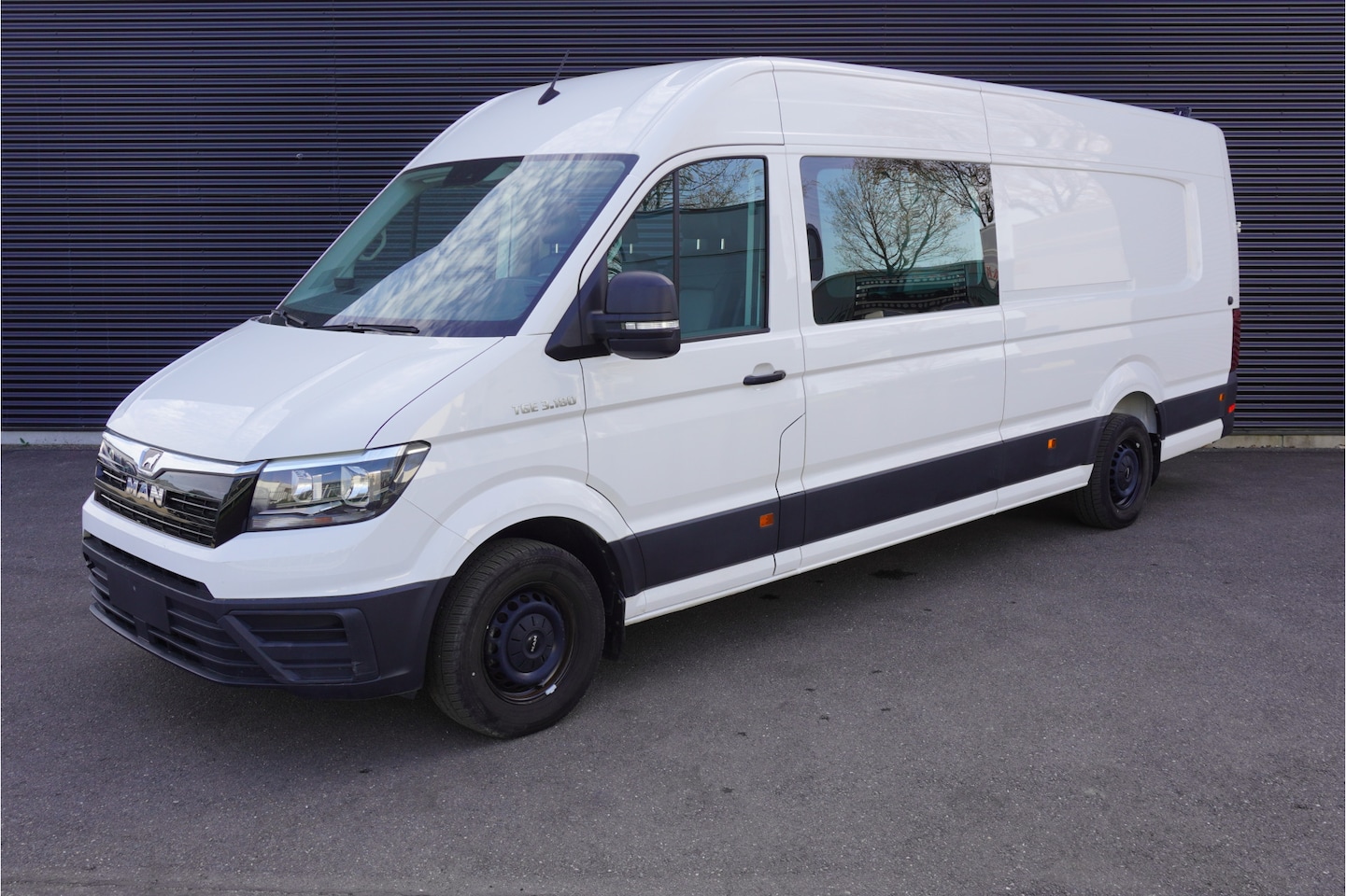 MAN TGE - 180pk Automaat L5H3/L4H3 Dubbele cabine 6 persoons Trekhaak Camera Cruise control Navigati - AutoWereld.nl