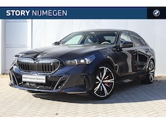 BMW i5 - eDrive40 M Sport / Panoramadak / Adaptieve LED / Parking Assistant Plus / Comfort Access /
