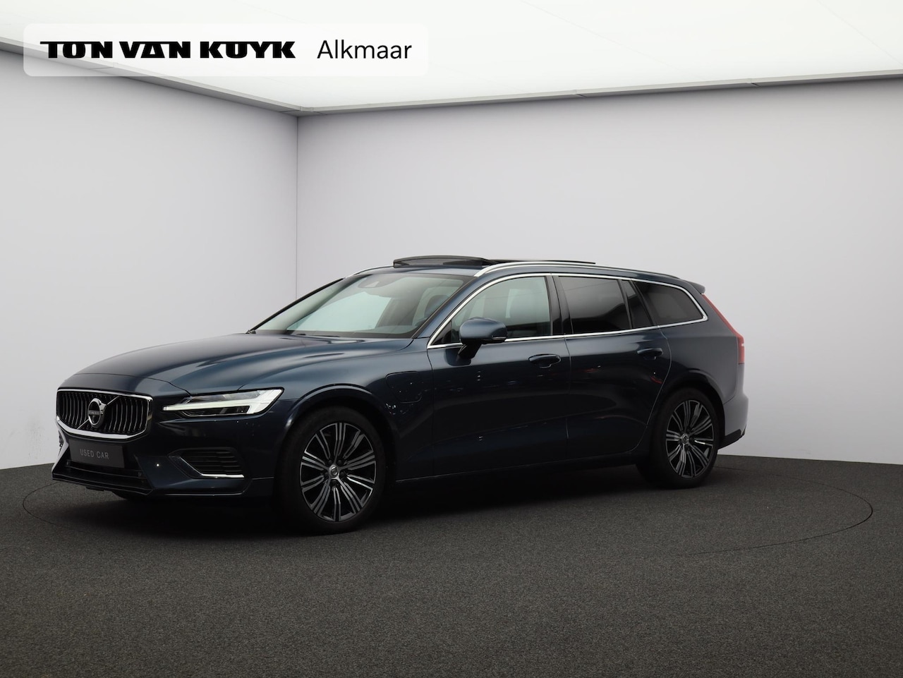Volvo V60 - T6 AWD Recharge Inscription /Trekhaak / Pan. dak / 360 camera / Stoel+stuur+achterbankverw - AutoWereld.nl