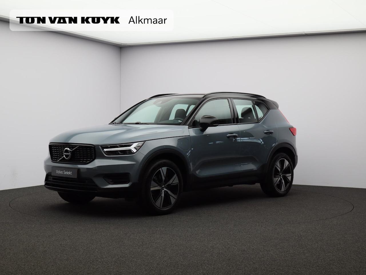 Volvo XC40 - T4 Recharge R-Design / Trekhaak / Stoel+stuurwielverwarming / Park assist v+a+camera - AutoWereld.nl