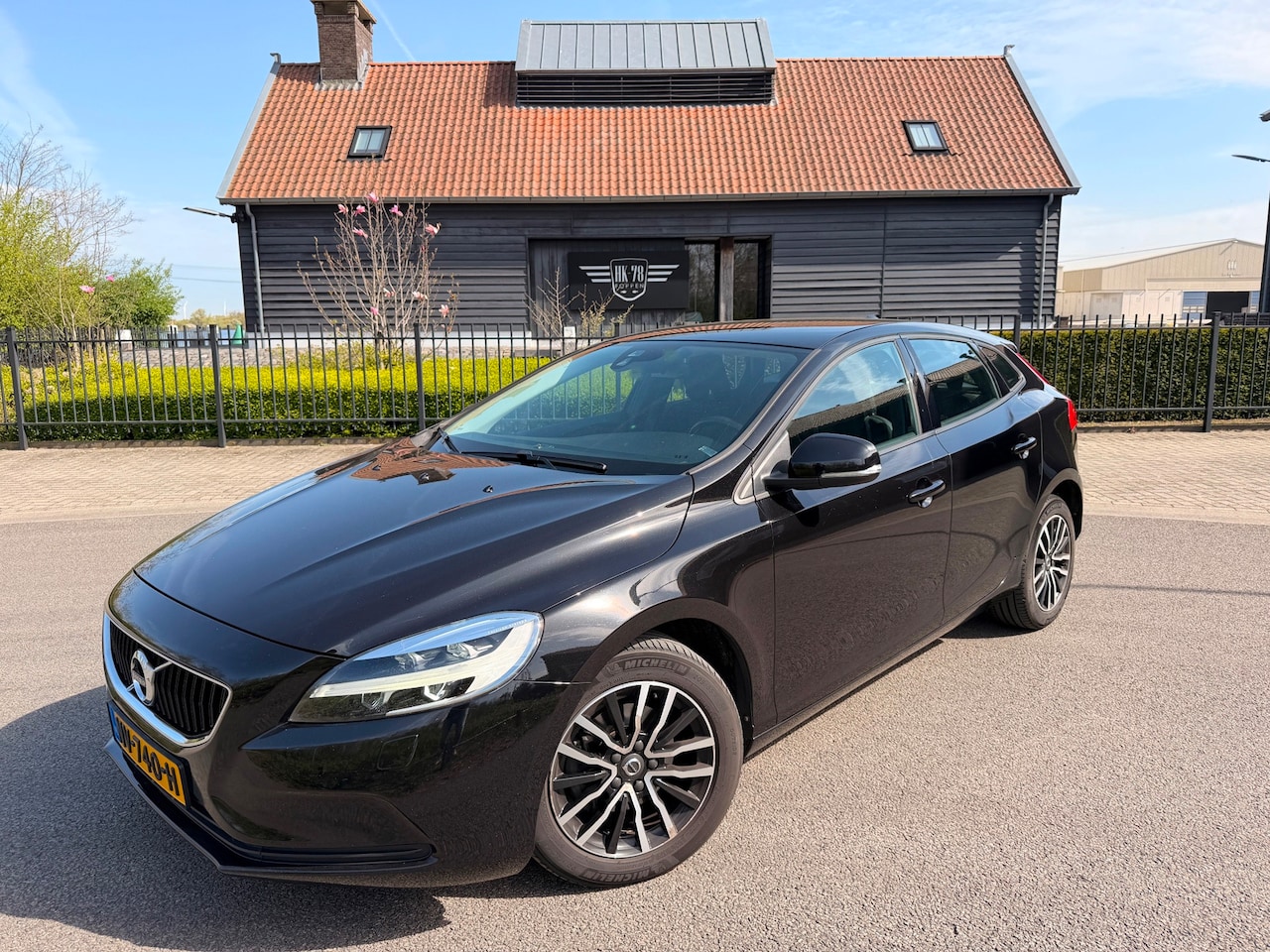 Volvo V40 - 2.0 D2 Nordic+ Leer/Stof Navigatie Full-led - AutoWereld.nl