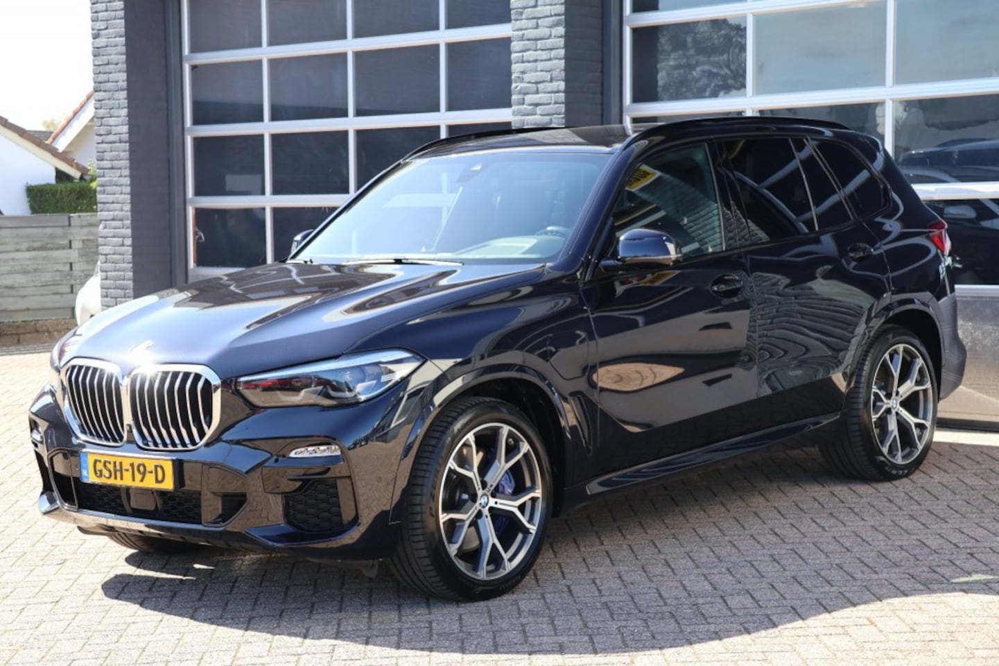 BMW X5 - 45E  M pakket  carbon schwarz high executive co Pilot - AutoWereld.nl